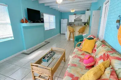 Image de Family Fun Starts Here! Cozy 3br + Sunroom, 2-Min Walk to the Beach! \"