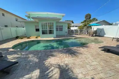 Image de Cozy Cottage 1br w/sun room, 3 min walk to beach