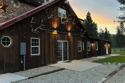 Image de Luxury bunkhouse home along the West Fork River