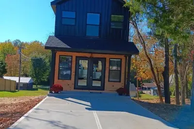 Charming 2-bedroom lodge with WiFi, Ac in beautiful Somerset
