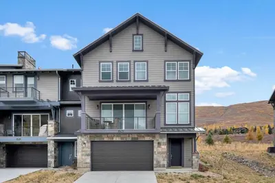 Image de Unparalleled luxury condo nestled with views of both Jordanelle Reservoir & Deer Valley