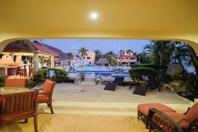 Image de 5 Bedrooms Marina Front Villa + Boat trip included after 7 nights Rental!