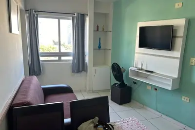 Image de Cozy studio apartment, close to everything, kitchen with lots of utensils.