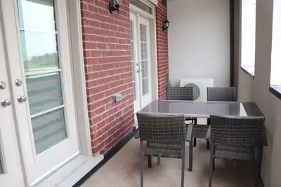 Image de \"Luxury Markham home: mins to Toronto, plazas nearby