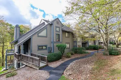 Image de New! Seven Springs Resort 1br condo, shuttle to slopes!