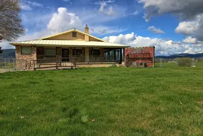 Image de Spacious 4-bedroom house that sleeps 15- 14 Min to  49 North Mountain Resort