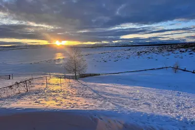 Image de Cozy townhome with WiFi in Walden. Dog friendly with fenced backyard.