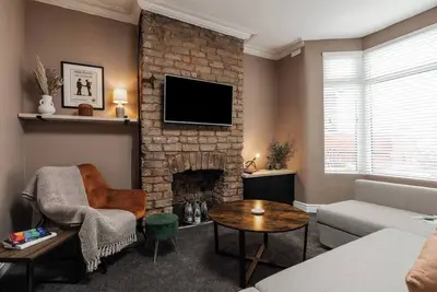Sefton Park | 2 Desks | W/M | Dining | Parking