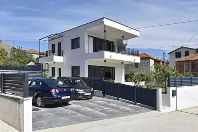 Image de Luxury Slatine Apartments with Terrace and Garden - One Bedroom Apartment with Terrace