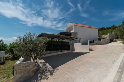 Image de Hillside Villa in Trogir with Pool, Terrace, and Stunning City View - Three Bedroom Villa