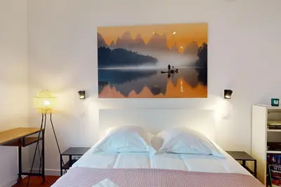 Image de Lolivier proche parlement