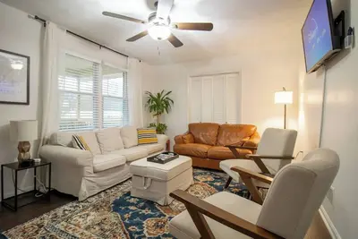 Image de Family Friendly Home & Studio in Taylors by Brick & Home