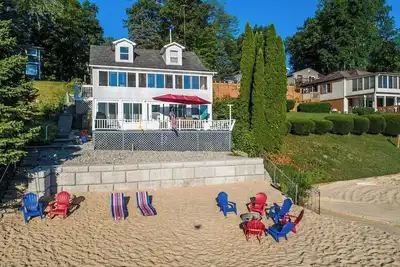 Image de AllSports LakeHouse, Private Beachfront/Dock/FirePit/Grill/Paddleboards