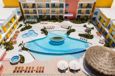 Image de Contemporary Room w/ Relaxing Island View | Outdoor Pool & Free Parking
