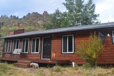 Image de Charming Mountain Log Cabin Duplex Close to Trails