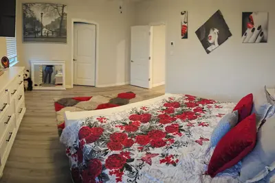 Image de Huge 4-bedroom retreat w/Free WiFi, in serene Slidell with Lake in backyard