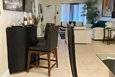 Image de Spacious 4-bedroom house in lovely Hollywood with WiFi, Ac
