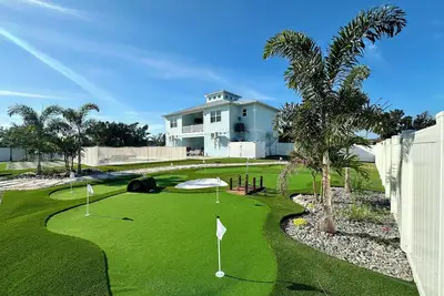 Image de 3 bed 2 bath Beach House near Boca Grande with Pool + Sauna + Spa + Mini Golf