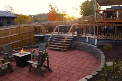 Image de Bristol Abode-State St, Hot Tub, Firepit, Casino