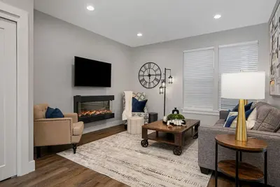 Image de New 2 Bd Luxury Townhouse- King Bed, Downtown, near Hospital, Close to Wineries