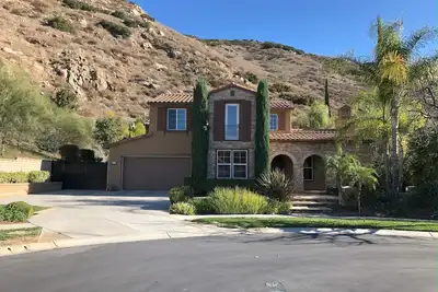 Image de Stunning home in the hills of the San Pasqual Valley.