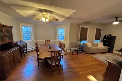 Harvard, B. U. M. I. T. Fenway Park convenient comfortable & spacious 3br apartment