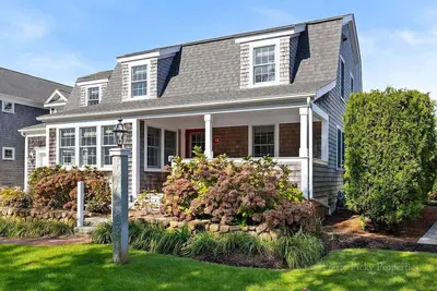 Image de Chatterbox: 032-Cb  Chatham Charm in the Heart of Town