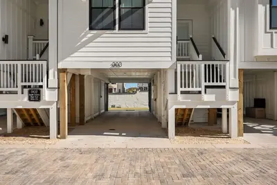 Image de Casita Miramar! : Semi-Oceanfront, Newly-Built Townhome, Community Pool!