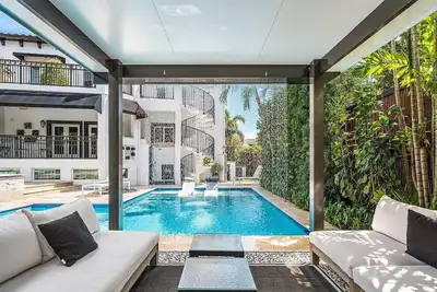 Image de Stunning Florida backyard oasis  w/access to a private residences beach