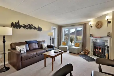 Image de Pico's Doorstep: Ski On/Off. Steps to Lifts! Close to Killington.