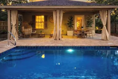 Image de Luxury 2-bedroom beach house with pool only 5 min walking to the beach