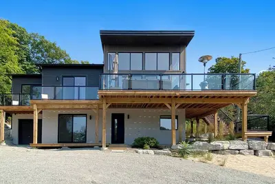 Image de Tiny Cove - Luxurious Modern Getaway in Tiny, On