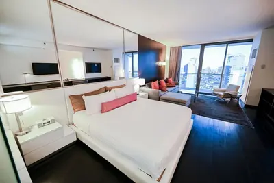 Image de High Floor Studio Strip View | at Palms Place