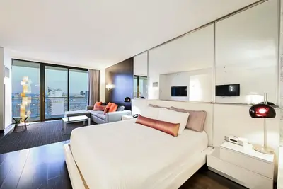 Image de High Floor Studio Strip View w/Open Balcony at Palms Place