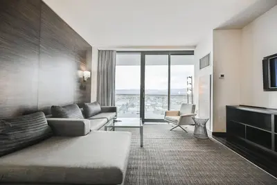 Image de Svs: Sunset View Studio | Open Balcony | Pool & Gym | Palms Place