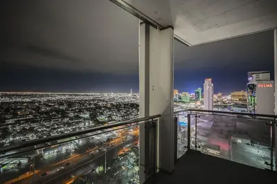 Image de Svs: 1bd Strip View | Jetted Tub | Full Kitchen | Sleeps 4 | Palms Place
