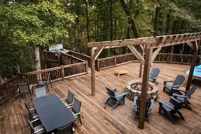 Image de Blue Ridge Cabin w Hot tub, Firepit, Game Rm; Pets ok, 7Acres