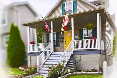 Image de 3bd & 2bath cottage-sleeps 6       Secure bike storage available upon request!