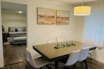 Image de Bright 3br Bellevue Haven, Minutes to Downtown, entire house