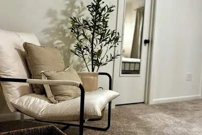 Image de King Suite in cool Conroe with WiFi, Ac