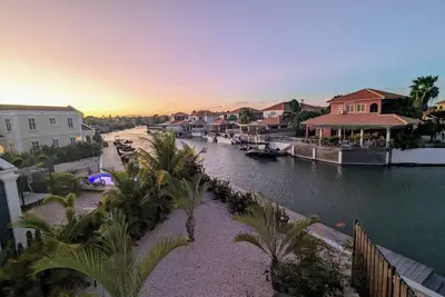 Image de Modern 2br Waterfront Apartment - Prime Location & Stunning View