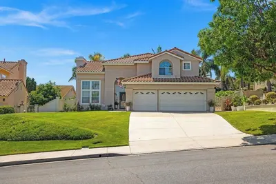 Spacious 5-bedroom house with incredible access in Oceanside