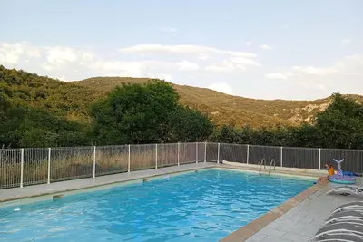 Image de Maison avec terrasse privée et piscine partagée