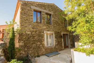 Image de Maison agréable avec poêle et piscine partagée