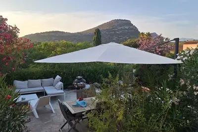 Image de Maison dans un hameau très calme en Corse avec Piscine et Terrain de Tennis