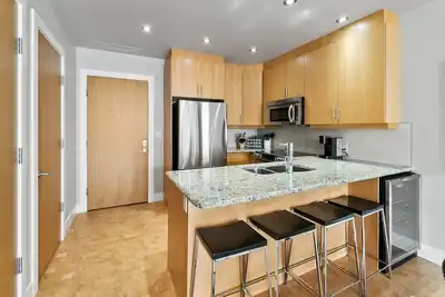 Image de Lakeside 3 bedroom condo on Mara Lake w boat slip, pool and gym