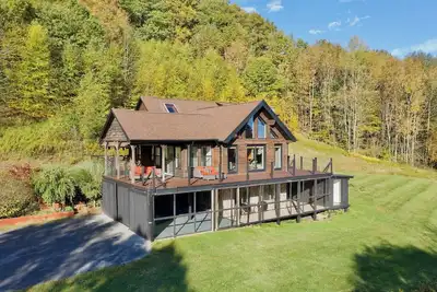 Image de 12 miles to All Star Village, 18 miles to Dreams Park. Only 1 hour from Windham, Platekill and Hunter ski mountains and 1. 5 hours from Woodstock.