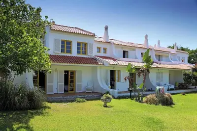 Image de Homerez - Maison confortable à Guia avec piscine partagée