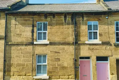 Image de 1/2 mile from Alnwick Castle & Gardens, Few mins walk to the town. Dog friendly!
