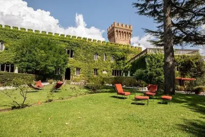 Image de Luxury Castle rental for 28 people in Tuscany near the coast